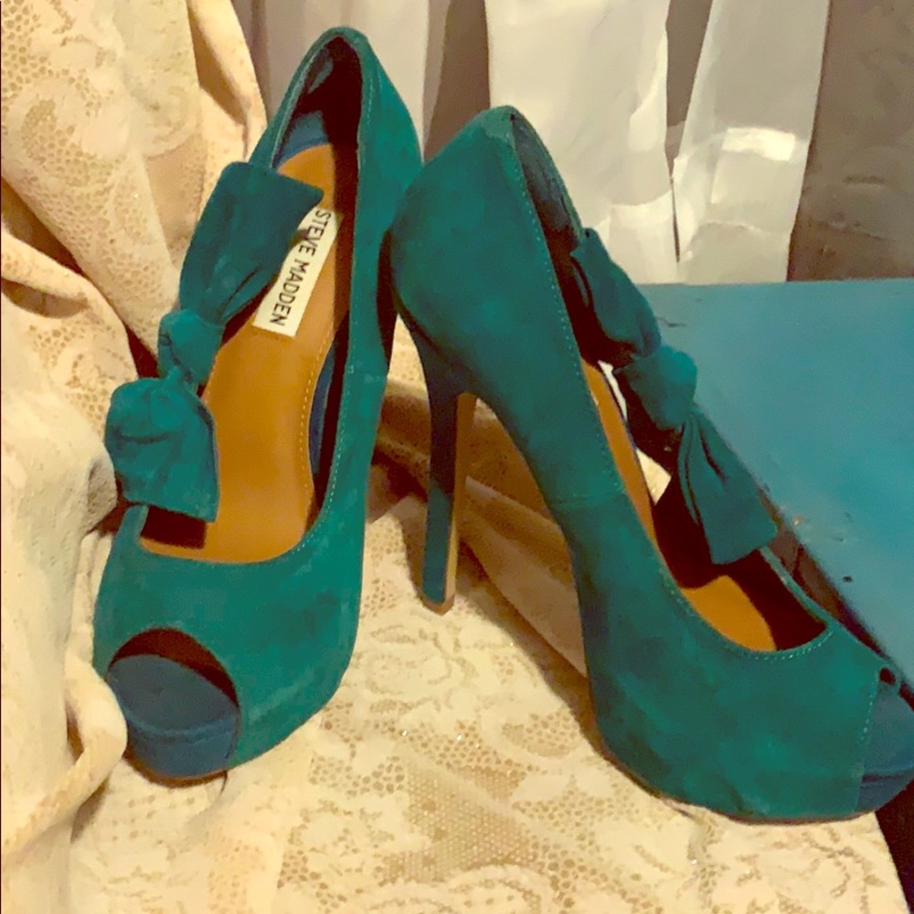 Steve Madden Teal Suede heels